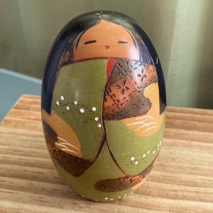 Vintage Japanese Kokeshi Doll with Earth-Tone Kimono – Signed by Artist